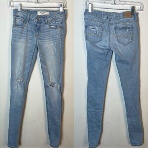 Abercrombie Light Wash Distressed Skinny Jeans Size 2